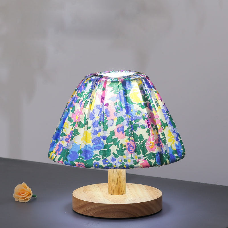 Modern minimalist creative iron flower-shaped 1-lamp table lamp