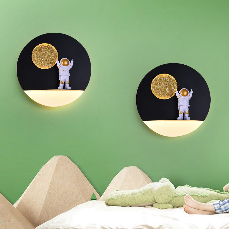 Contemporary creative iron resin round astronaut LED wall lamp for bedroom
