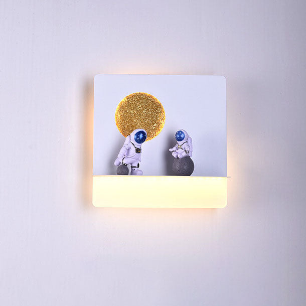 Contemporary creative iron resin round astronaut LED wall lamp for bedroom