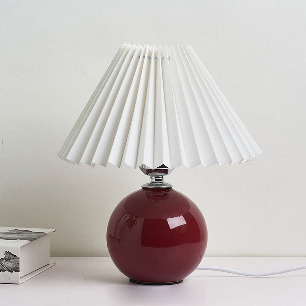 Nordic minimalist 1-light table lamp made of ceramic with folds