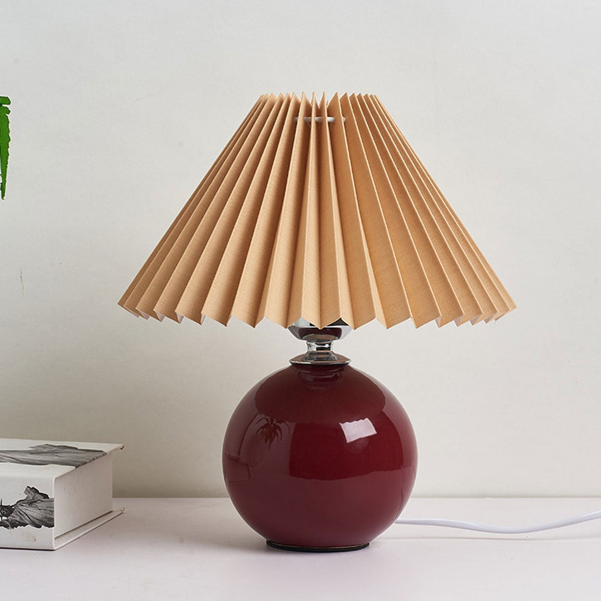 Nordic minimalist 1-light table lamp made of ceramic with folds