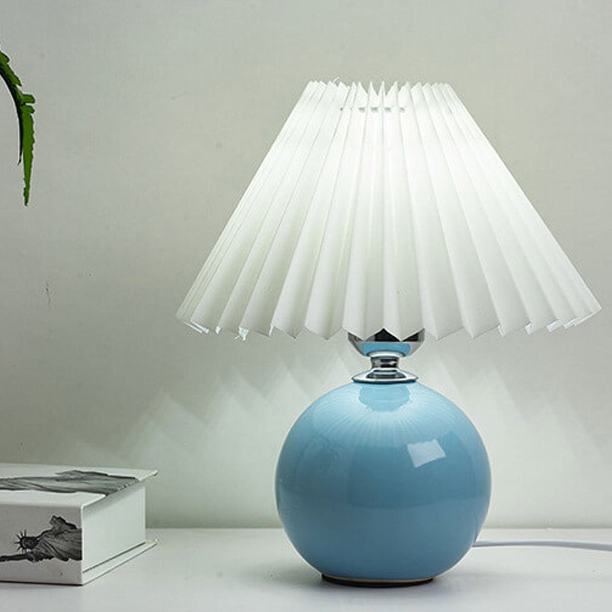Nordic minimalist 1-light table lamp made of ceramic with folds