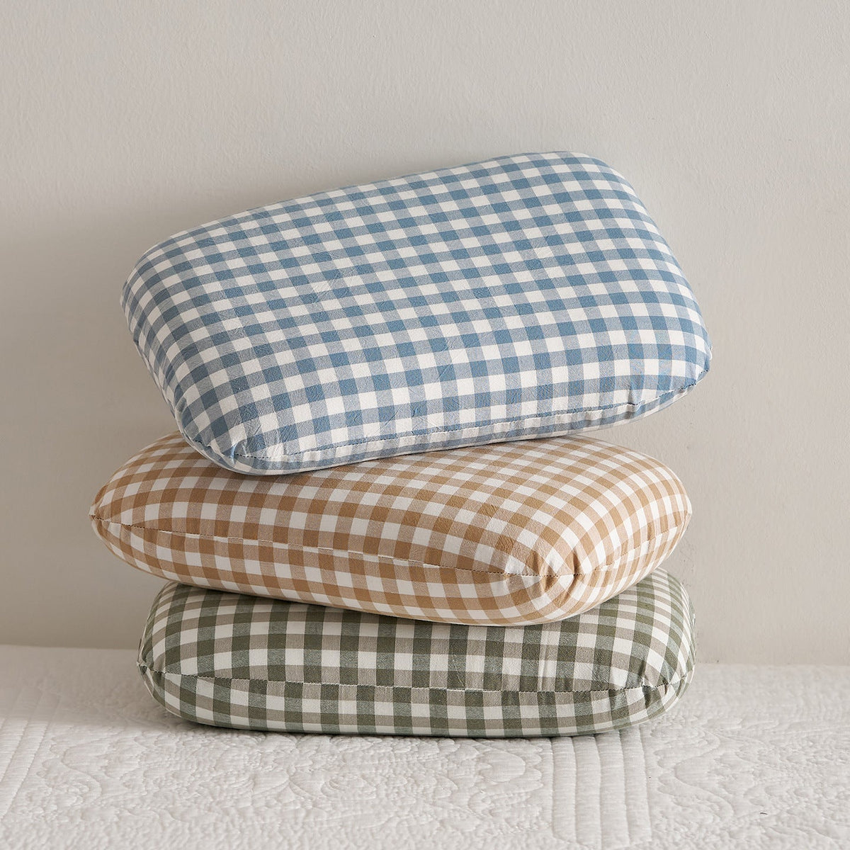 Comfort Pillow with Checked Design Madigas