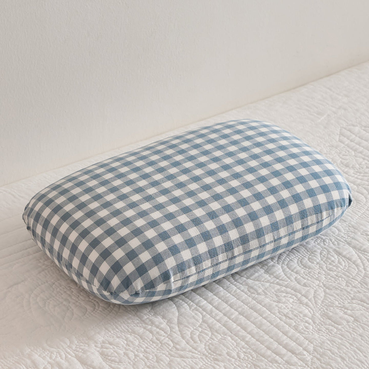 Comfort Pillow with Checked Design Madigas
